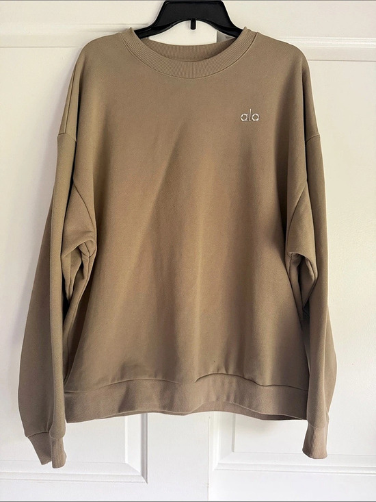 ALO Yoga Tops - 🧸 ALO Accolade Crewneck Sweatshirt in Gravel Like New